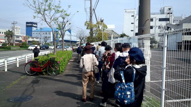 重慶飯店の行列1