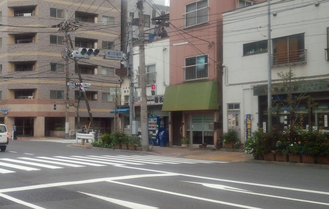 関根食品前の春日通り