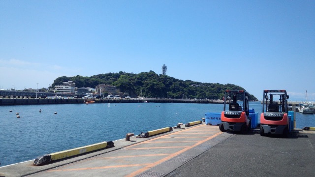 片瀬漁港から見える江ノ島