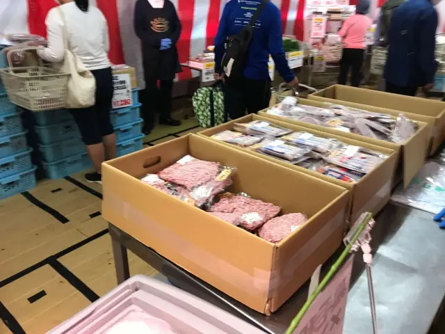 肉祭卸値直売（株式会社　ニイチク）の店内風景